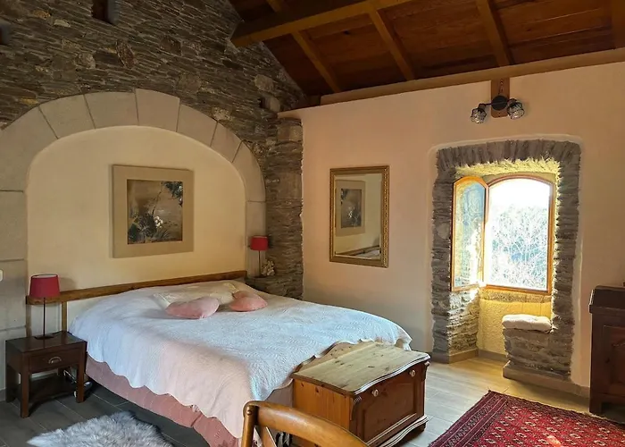 Hamlet Of Meyrieres Farm In Cevennes * Le Collet-de-Dèze